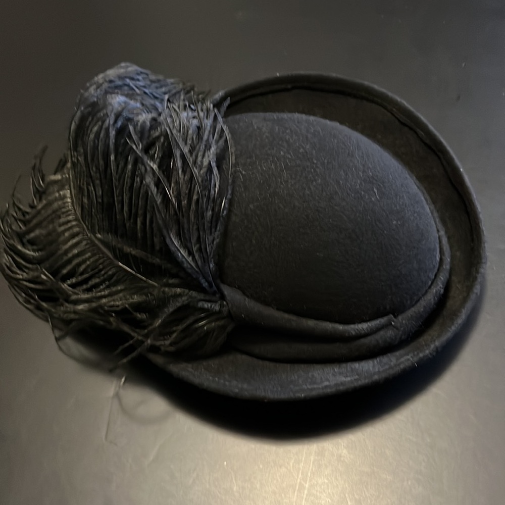 Retro Women’s Black Wool Riding Hat with Ostrich Feather